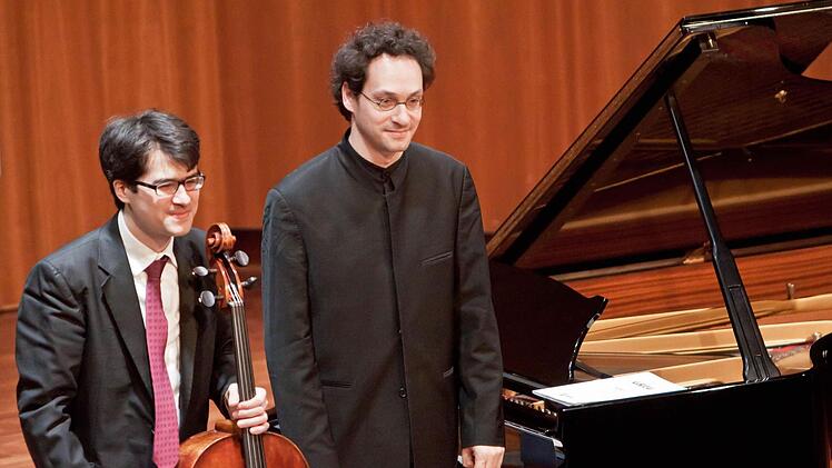 Danjulo Ishizaka (links) und Shai Wosner gastierten im Coburger Kongresshaus. Foto: Jochen Berger