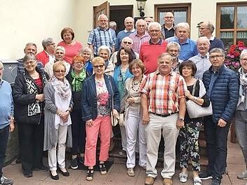 Der Realschul-Jahrgang 1968 einst und jetzt. Nach 50 Jahren trafen sich die Absolventen wieder.  Foto: privat