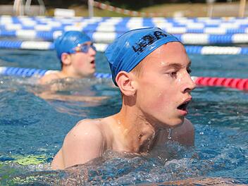 Zum 19. Mal war die Sonne treuer Begleiter des Schüler-Triathlons. Die Schwimmer konnten sich bei hohen Temperaturen glücklich schätzen. Fotos: Daniel Ruppert