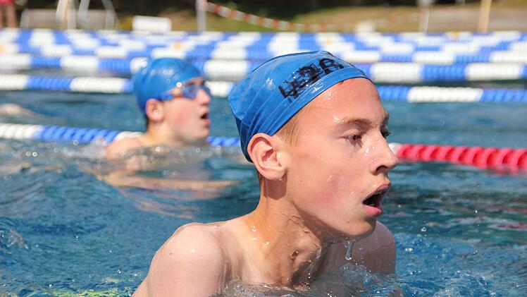 Zum 19. Mal war die Sonne treuer Begleiter des Schüler-Triathlons. Die Schwimmer konnten sich bei hohen Temperaturen glücklich schätzen. Fotos: Daniel Ruppert