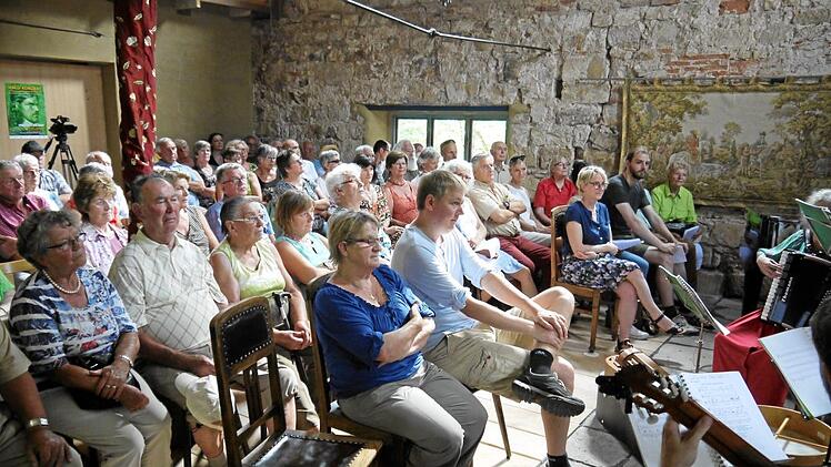 Gro&szlig; war die Zahl der begeisterten Zuh&ouml;rer bei Musik udn Vortr&auml;gen. Fotos: Klemens Albert