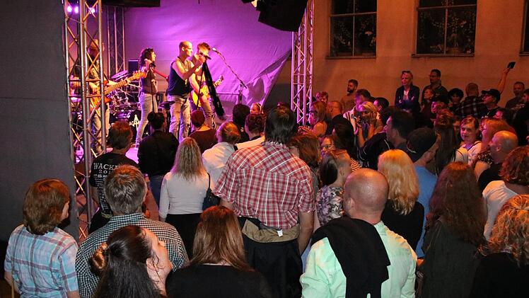 Party auf der medienwiese. Foto: Ralf Ruppert