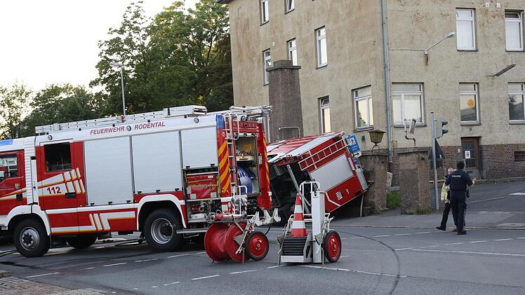 Einer der Feuerwehrmänner erlitt beim Unfall in Coburg tödliche Verletzungen. Foto: Michael Stelzner