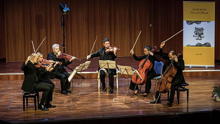 Tolles Coburg-Gastspiel: das Sestetto Stradivari begeisterte im Kongresshaus Rosengarten.Foto: Jochen Berger