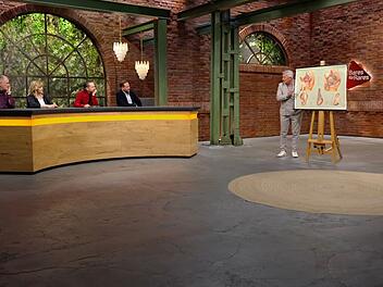Im H&auml;ndlerraum sorgte die Lehrtafel prompt f&uuml;r einen kleinen Anatomie-Exkurs. Markus Wildhagen &uuml;bernahm die Rolle des Lehrers und erkl&auml;rte: "Also, wir haben hier den Penis, Hoden und Harnblase." Julian Schmitz-Avila bedankte sich f&uuml;r die Aufkl&auml;rung und Wolfgang Pauritsch hatte noch eine wichtige Frage: "Wo ist die Prostata?"