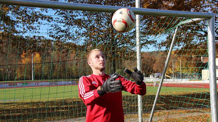 "Wir lagen 3:2 hinten, ich bin dann für einen Eckball mit nach vorne gegangen, und der Ball ist genau auf meine Stirn gefallen", erzählt Wahler, der sein Glück in den ersten Sekunden selbst kaum fassen konnte: "Ich habe das erst gar nicht realisiert, das war einfach unfassbar!"  Foto: Pia Schmitt