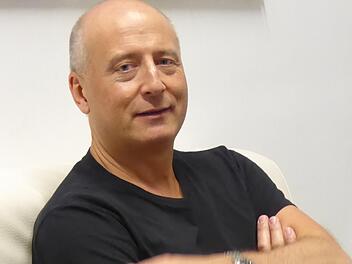 Paavo Järvi ist seit 14 Jahren Chefdirigent der Deutschen Kammerphilharmonie Bremen - und er genießt das.  Foto: Gerhild Ahnert