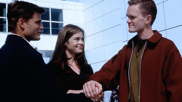 Neil Patrick Harris (rechts) spielt in "Starship Troopers" den telepathisch begabten Carl Jenkins, der zur großen Nummer beim Militär wird.