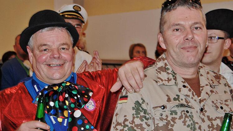 Faschingstreiben im Tattersall.  Foto: Sigismund von Dobschütz