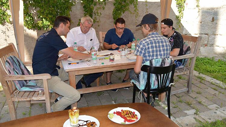 Der Jury schmeckt es. Foto: Rudolf Mader