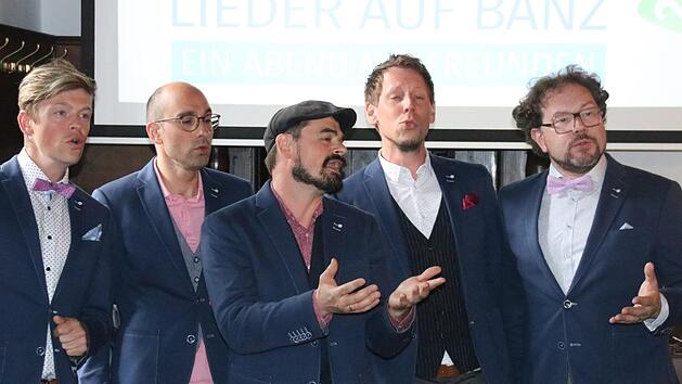Zum letzten Mal moderieren die Sänger der A-cappella-Gruppe Viva Voce die "Lieder auf Banz". Bei der Programmvorstellung am Mittwochnachmittag im Staffelsteiner Rathaussitzungssaal gaben sie ein kleines Konzert.Matthias Einwag