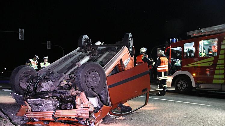 Schwerer Unfall in Lauf an der Pegnitz: Zwei Autofahrer wurden verletzt. Foto: O&szlig;wald/News5