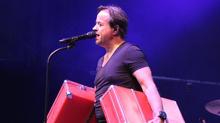 mmer noch beladen mit roten Koffern? Jan Josef Liefers in Tambach. Carolin Herrmann