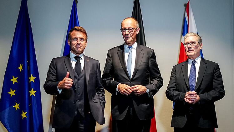 Emmanuel Macron, Friedrich Merz, Keir Starmer (l-r)
