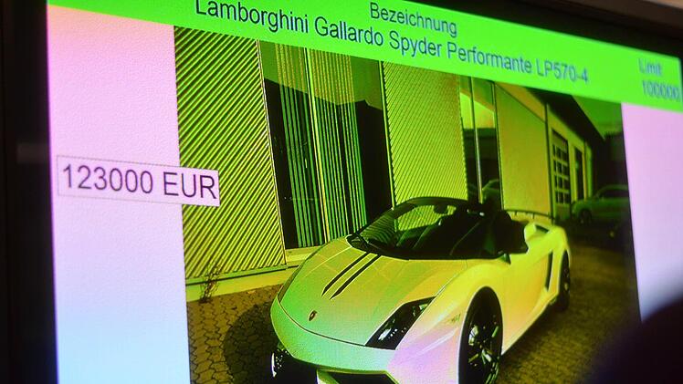 Und zum Dritten für 123.000 Euro verkauft, plus 19 Prozent Mehrwertsteuer und 15 Prozent Courtage. Foto: Nikolas Pelke