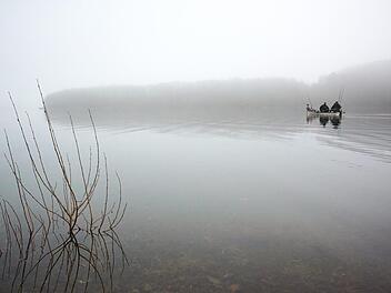 So viel Wasser wie auf dem Foto, führt der Biggesee in NRW in diesen tagen nicht. Nach einem Unwetter lief der See leer. Symbolfoto: Bernd Thissen/dpa