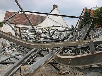Die alte Gärtnerei in der Pölzer Straße in Mainleus wird abgerissen. Foto: Jürgen Gärtner