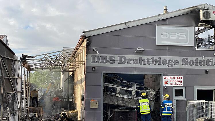 Großbrand einer Fabrikhalle in Michelau