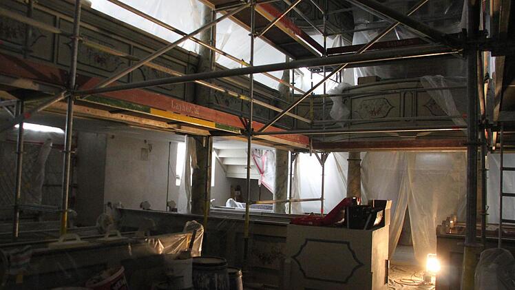 Die Kirche sieht auch innen nach Baustelle aus.