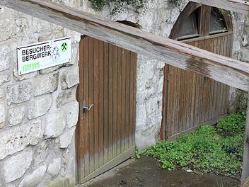 Die Tür zu den unterirdischen Gängen von Lichtenfels am Stadtgraben bleibt bis auf Weiteres zu. Foto: Popp