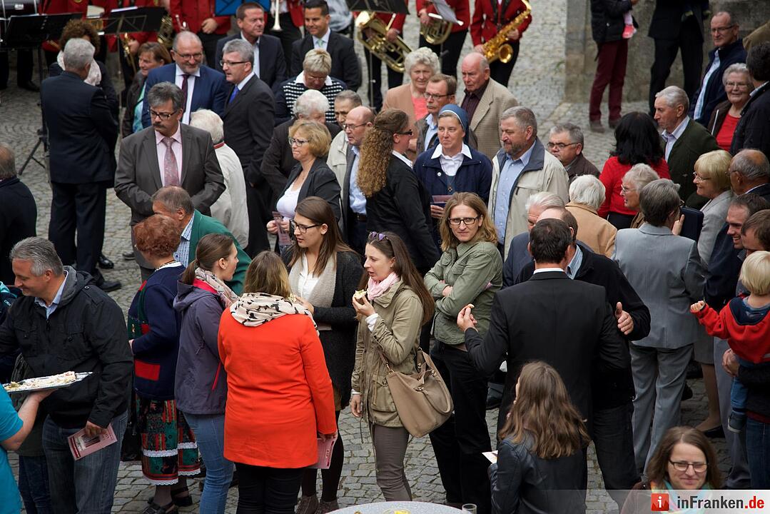 Nach einjähriger Kirchensanierung: Hannberg feiert die Wiedereröffnung der Wehrkirche der Pfarrei Geburt Mariens Hannberg