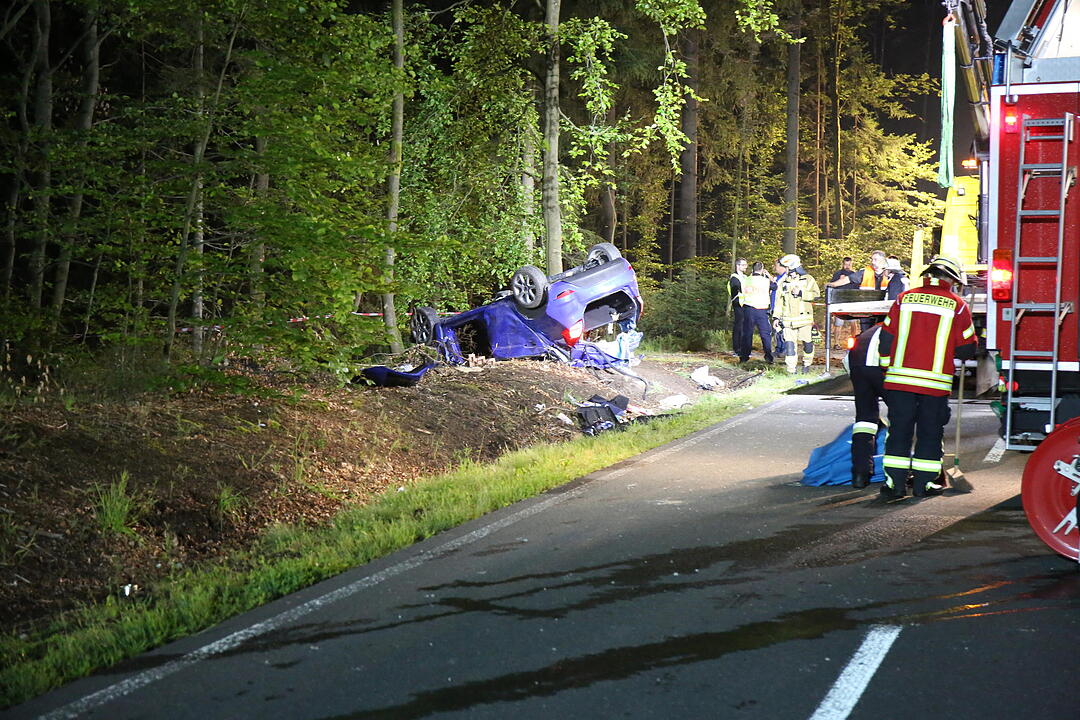 Auto überschlägt sich im Kreis Bayreuth – zwei junge Frauen sterben