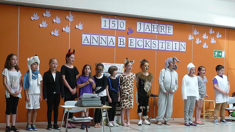 Das Schulfest der Grundschule stand ganz im Zeichen von Anna B. Eckstein. Foto: Karin G&uuml;nther