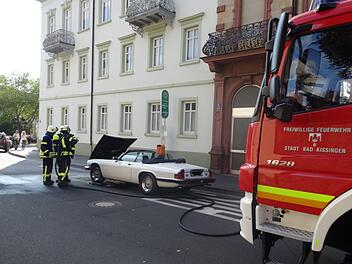 Kurz bevor die Leistungsprüfung  begann,  mussten  die Feuerwehrleute noch schnell ein brennendes Auto auf dem Theaterplatz löschen.  Michael Wolf