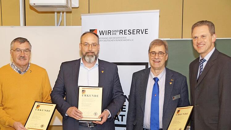 Ehrungen beim Verband der Reservisten (von links): Helmut Ondrat, Andreas Küspert, Klemens M. Brosig, Thomas Gratz  Foto: Peter Vietze