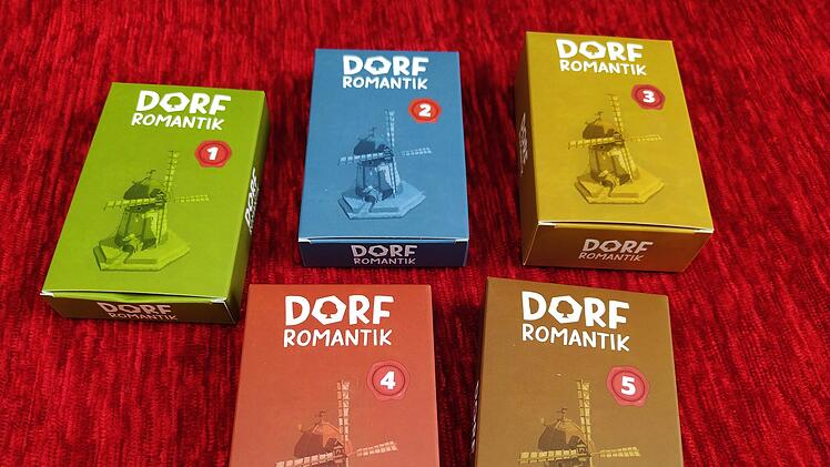 Spiele-Test Dorfromantik - das Brettspiel:  Entspannter Landschaftsbau mit Sogwirkung