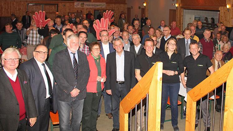 Jeder war am Riesenprojekt Frankenwaldsteig beteiligt. Mehr als 10000 ehrenamtliche Stunden wurden geleistet. Foto: Klaus Klaschka