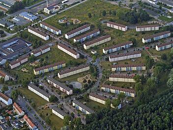 Vor der Aufnahmeeinrichtung Oberfranken darf die am Donnerstag geplante Kundgebung des "antirassistischen Protestcamps" nicht stattfinden. Das entschied das Verwaltungsgericht Bayreuth am Mittwochabend. Bis Sonntag sind noch viele weitere Protestaktionen in Bamberg geplant.  Foto: Ronald RInklef