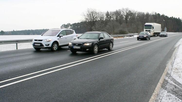 Ein dritter Fahrstreifen auf der B 505 bei Pommersfelden macht jetzt das Überholen ohne Gefahr möglich.  Fotos: Evi Seeger