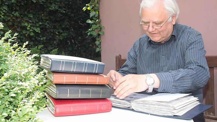 Der Kulmbacher Hans-Reinhard Vetterlein sammelt seit 50 Jahren Biermarken. Foto: Stephan Tiroch