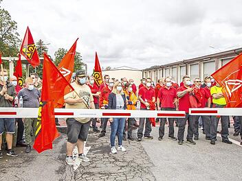 Protest gegen die Schlie&szlig;ung des Schaeffler-Standorts in Eltmann. Autozulieferer m&uuml;ssen stark sparen. Foto: R. Ruprecht