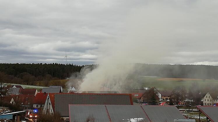 Die Rauchsäule über Dutendorf war kilometerweit zu sehen.  Foto: Paul Frömel