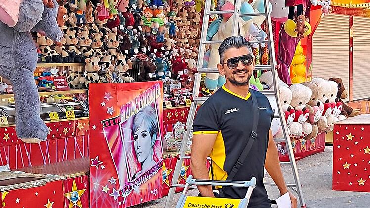 Zusteller Mamed Aga liefert seine Pakete auch am Sch&uuml;tzenfest aus. F&uuml;r seinen Job braucht er eine gute k&ouml;rperliche Verfassung.Jochen H&uuml;mmrich-Welt