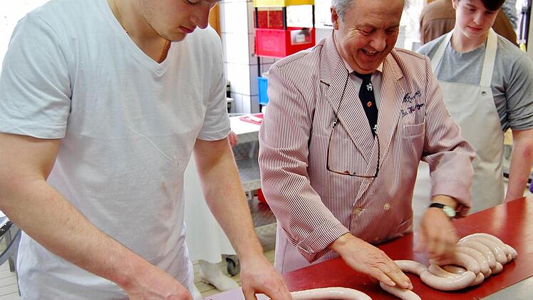 Weißwürste handgemacht von Innungsobermeister Robert Schmitt.