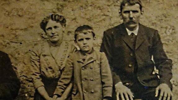 Johann Hebentanz mit seiner Frau Anna und dem Sohn Karl.
