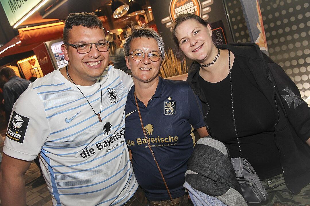 Es spielten die "Kasendorfer Musikanten" und "Die Wilderer".