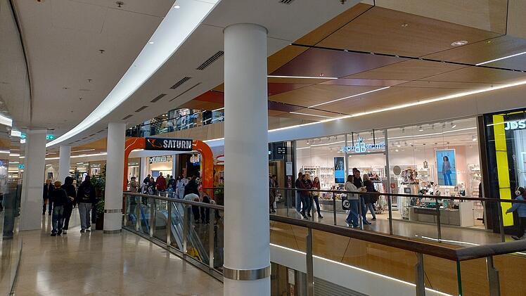 Erlangen Arcaden: Saturn-Filiale kündigt letzten Verkaufstag an