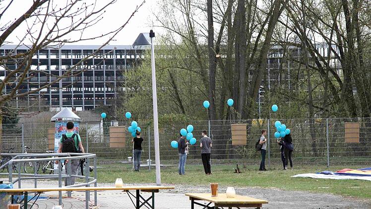 Junge und alte Besucher des neuen "Rabatz" hatten viel Spaß bei der Eröffnungsfeier. Foto: Richard Sänger