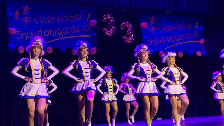 Der Applaus des Publikums hat den T&auml;nzerinnen gefehlt. Bei der Jubil&auml;umsgala war die Dr.-Stammbergerhalle gut gef&uuml;llt. Foto: Sonny Adam