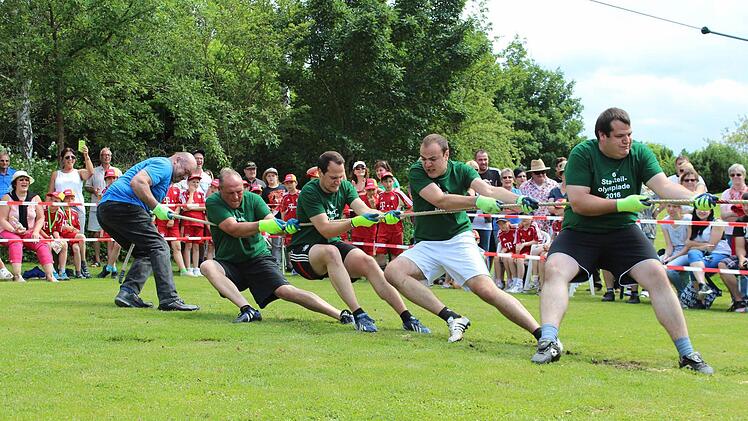 "Die schwarn S&auml;u aus &Auml;ch" k&auml;mpfen, was das Zeug h&auml;lt. Foto: Manja von Nida