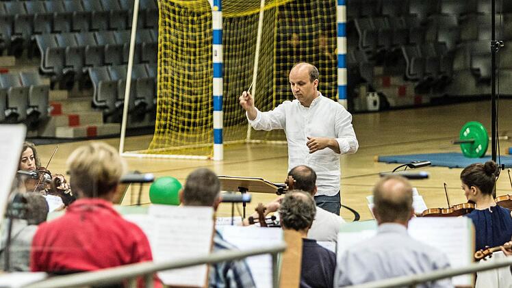 Impressionen von der Generalprobe für die Handball-Sinfonie in der HUK-Arena mit dem Philharmonischen Orchester Landestheater CoburgFoto: Jochen Berger