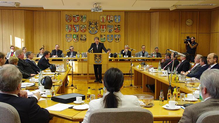 Klaus Löffler leitete seine erste Kreistagssitzung. Foto: Marco Meißner