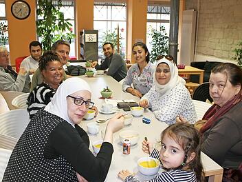 Gemeinsam kochen und essen im Sprachcafé des Mehrgenerationenhauses - dazu startet eine neue Veranstaltungsreihe.  Foto: Conni Brückner