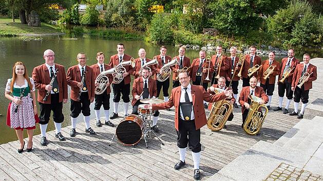Holger Mück und sein Orchester haben sich der Egerländer und Böhmischen Blasmusik verschrieben. Foto: PR