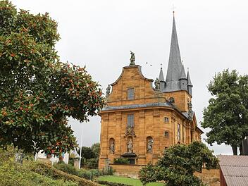 Die formschöne Dientzenhofer Barockkirche  St. Wenzeslaus  steht an exponierter und erhöhter Stelle in  Litzendorf und beherbergt in ihrem Inneren einen wunderschönen Barockaltar. Foto: Barbara Herbst