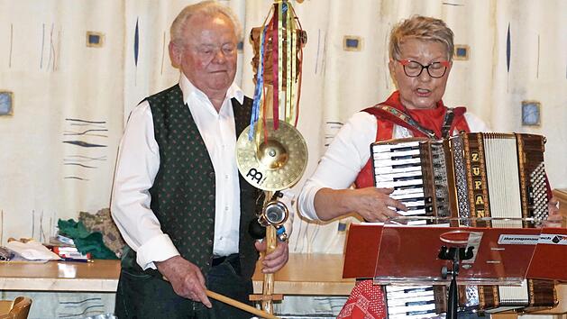 Emmi Wei&szlig; und Fritz Rabenstein bei ihrem Auftritt